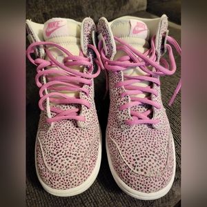 Nike Women's Sneaker Sz 7.5